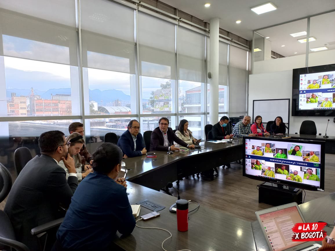 German_garciaM's tweet photo. 🔴Luego de varias mesas de trabajo para la recuperación del sendero peatonal portal 80 con las siguientes entidades: @Engativalcaldia @idubogota @UMVbogota @planeacionbog @SectorMovilidad @DadepBogota #SI18 y la JAC de #BachueIISector https://t.co/ja0cKPU27o