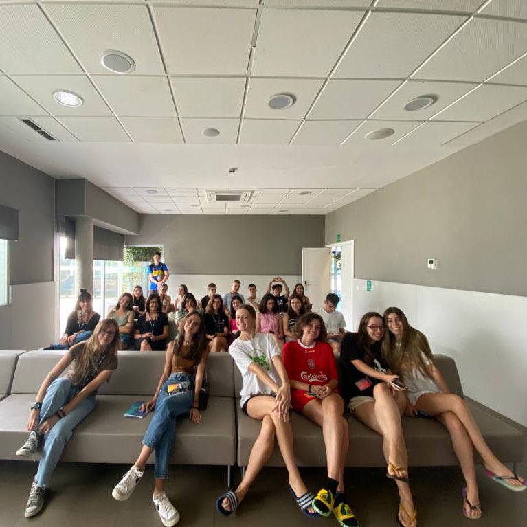 ComunidadResa's tweet photo. Semana de presentaciones, rutas por el campus, visitas a Ikea,… ¡Todo lo necesario para sentirse como en casa! 🏠🙌🏼💚 #ResaGoodLife https://t.co/o0dap8viSc