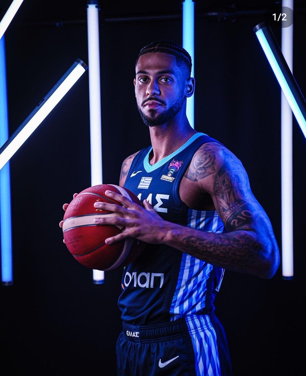 Γεια σας, τηλέφωνο από το γηροκομείο Αθηνών και θα ήθελα να σας παρακαλέσω εκ μέρους όλων εδώ των υπερηλίκων να δείχνετε περισσότερο τον Τάιλερ Ντόρσεϊ.
Ευχαριστώ.
#Ευρωμπασκετ2022