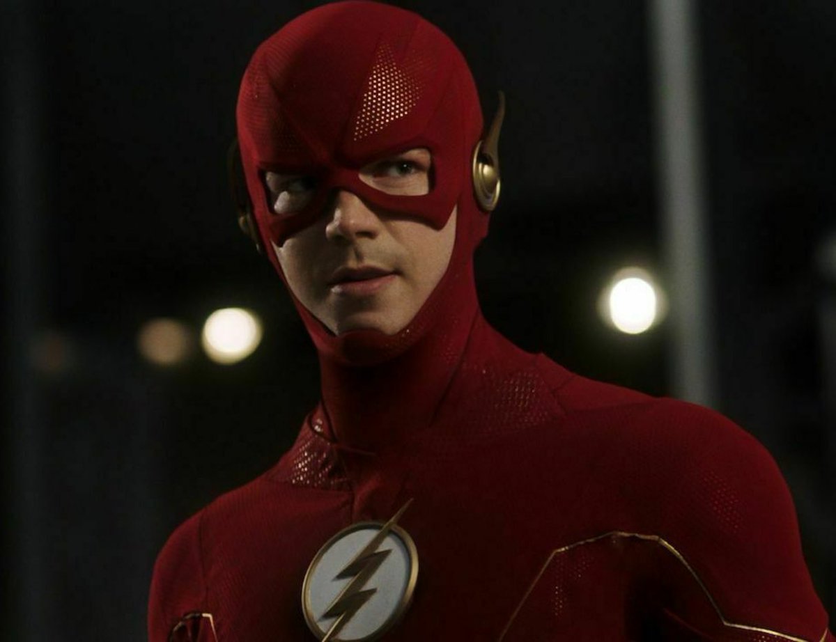 flashfacts4real's tweet photo. Hoping that we somehow get a reunion between Barry and Oliver in The Flash Series finale ⚡️🏹 https://t.co/r7ylqBjrHU