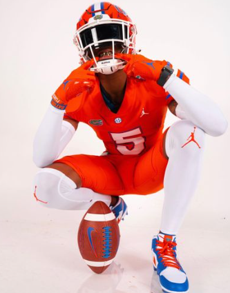 Corey_Bender's tweet photo. Top-100 DB Dijon Johnson, a priority #UF target, tells @GatorsOnline he scheduled another trip to Gainesville.

As we reported earlier today, the #Gators will be attending his game tomorrow as well.

STORY: https://t.co/iqGql1tUV1 (On3+) https://t.co/2Eg1JZqWLS