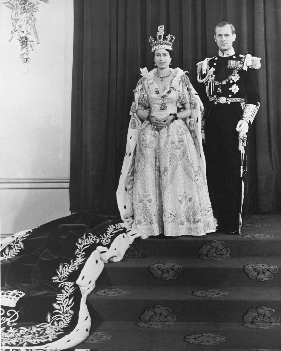 HistoryMomentum's tweet photo. 1953. Coronation of Queen #ElisabethII of #England. https://t.co/qpUCY5OZl7