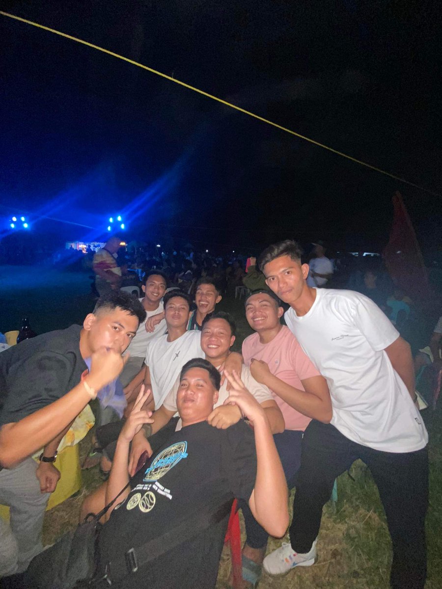 waaangweeeng's tweet photo. Reunited wt these people 💖🤘🏻
#Batch2020 https://t.co/8uz1izn2MU