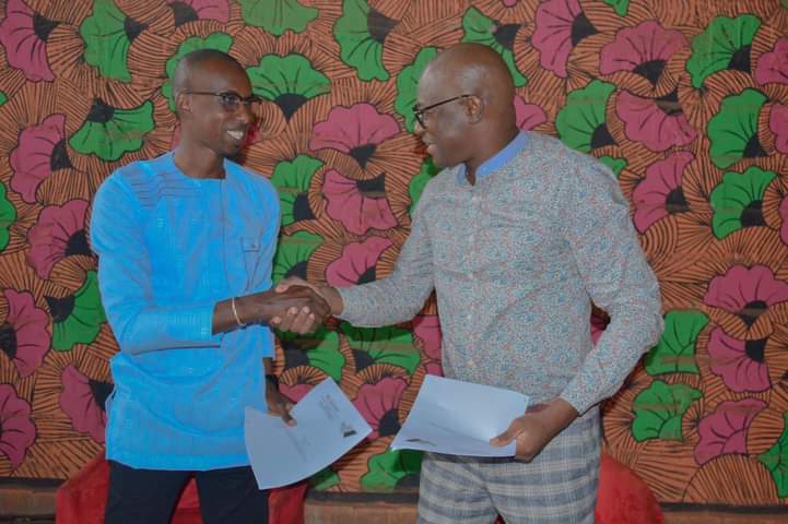 #Twitter, <a href="/Twitter/">Twitter</a> Dans le cadre de la réalisation du projet ”Nyanajè Taama“, La JCI Mali à signé ce matin une convention de collaboration avec la Structure BlonBa Complexe Culturel. Ce projet dont le but est de cultiver et vulgariser les valeurs de La citoyenneté.#JCIMali