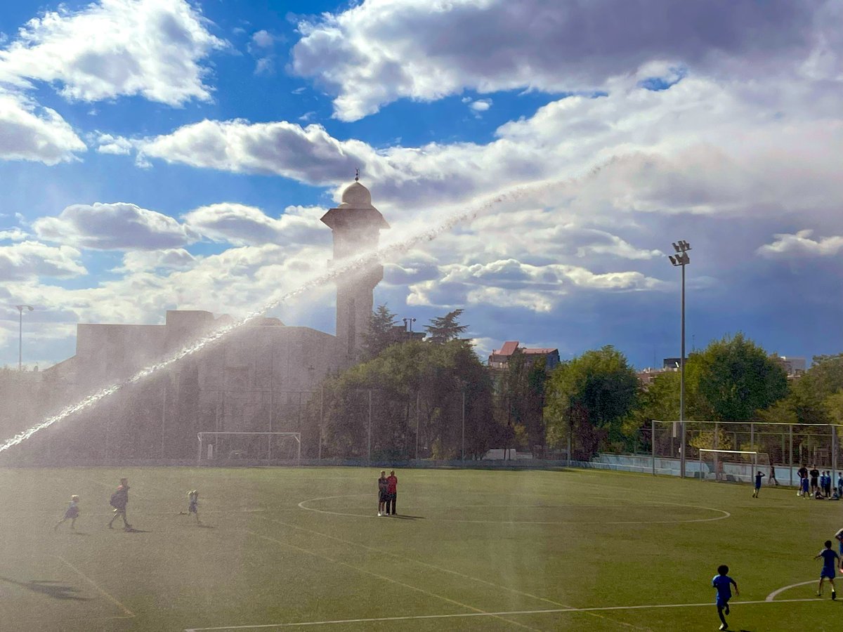 jlatienzaruiz's tweet photo. Semana de reinicio de entrenos. Estrenando categoría, entrenador y algunos nuevos compañeros. Vamos #SanPas @ad_sanpascual 🔴🟠🔵 @cmorenoarcos ⚽️⚽️ https://t.co/sypc6R07wQ
