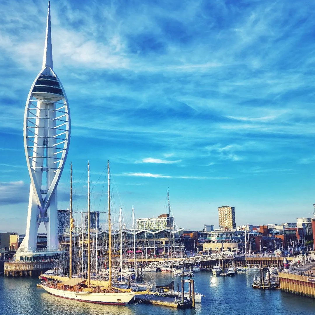 We make a beautiful backdrop and an even better #outletshopping destination! 😉✨     Come and explore @GunwharfQuays this weekend and bag yourself some amazing deals with over 90 famous brands offering up to 60% off RRP! 🤩   📸 [IG: simmssnaps]