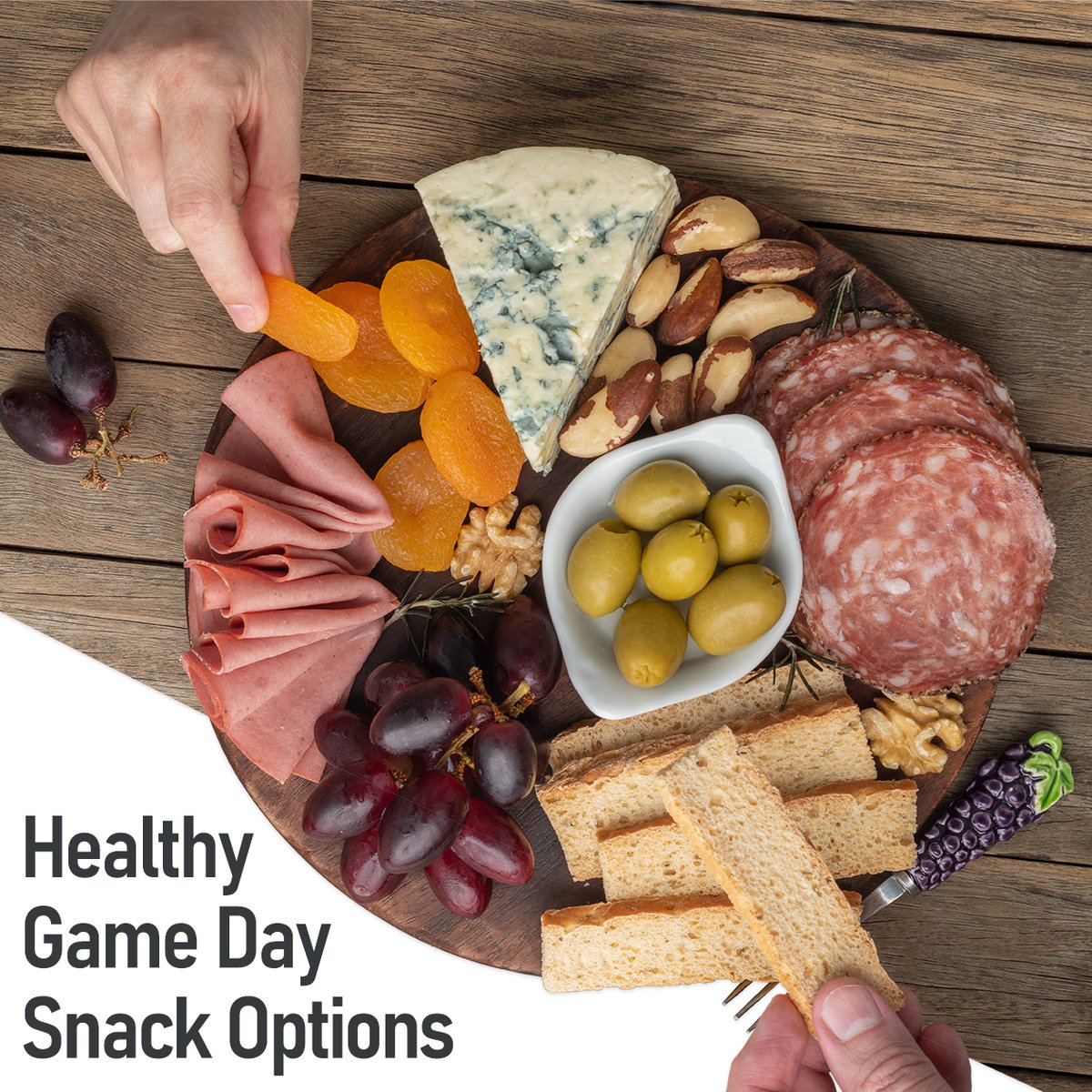 LabQ247's tweet image. The NFL season kickoffs tonight!🏈 

Here are a few of our team&apos;s favorite healthy game day snacks:

Charcuterie Board
Zucchini Pizza Bites
Grilled Jerk Shrimp and Pineapple Skewers