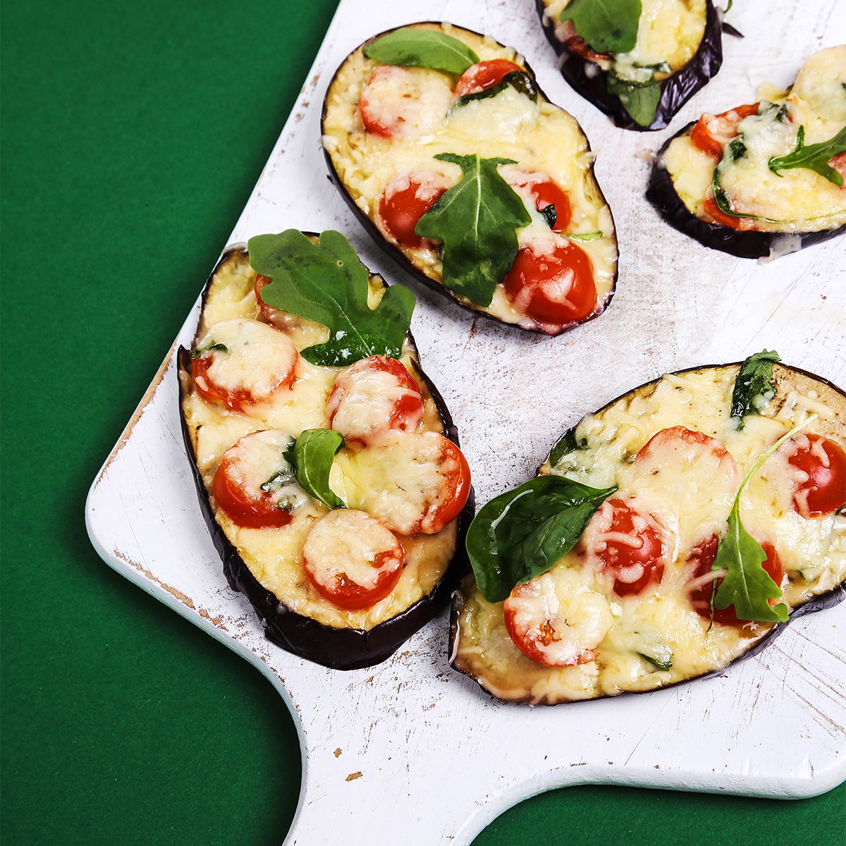 LabQ247's tweet image. The NFL season kickoffs tonight!🏈 

Here are a few of our team&apos;s favorite healthy game day snacks:

Charcuterie Board
Zucchini Pizza Bites
Grilled Jerk Shrimp and Pineapple Skewers