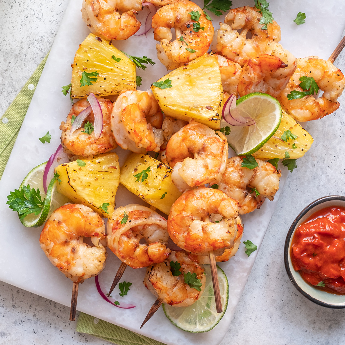 LabQ247's tweet image. The NFL season kickoffs tonight!🏈 

Here are a few of our team&apos;s favorite healthy game day snacks:

Charcuterie Board
Zucchini Pizza Bites
Grilled Jerk Shrimp and Pineapple Skewers