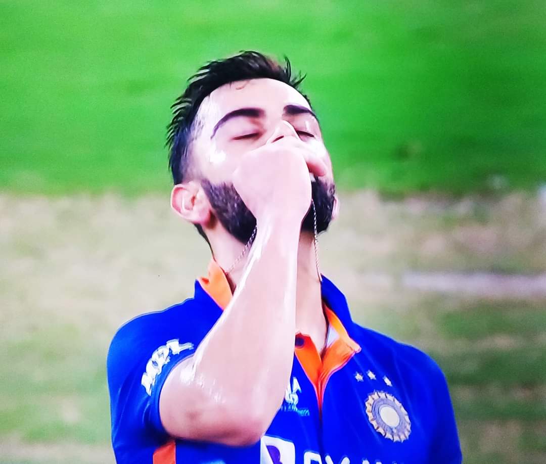 harshuram195's tweet photo. There was just one person who stood by me all throughout. That’s Anushka. This century is dedicated to her and my daughter: Virat Kohli 
Take a bow champ much love❤❤
#ViratKohli𓃵 https://t.co/iX2HbI5zUo