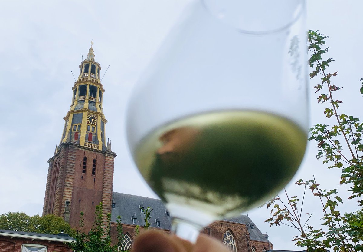 ramonvanmarwijk's tweet photo. Klein proostje met mezelf, want dit is nu officieel het uitzicht vanuit mijn kantoortje! Whoop!! 🎉✍🏻🥂

#getekend #kantoor #studio #akerk #groningen #zoveelhandtekeningen #doenormaal https://t.co/mPiAuejV04