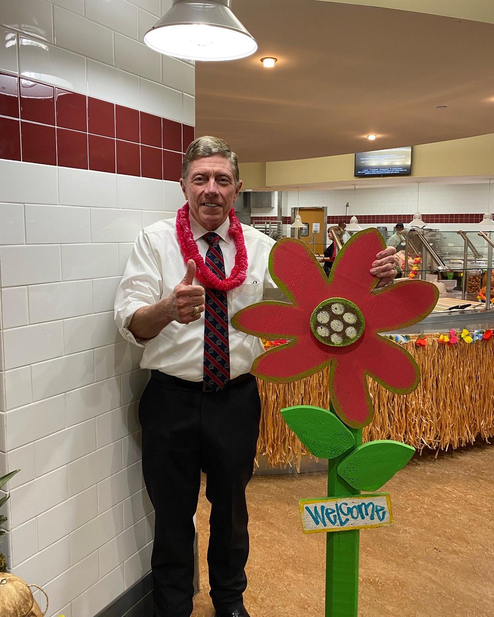 seaaggiedining's tweet photo. We loved seeing students, faculty, staff and guests enjoying the Island BBQ lunch event in Captains Landing yesterday! 🥰 🌴🥥🌺 https://t.co/eQJC7OuwYm