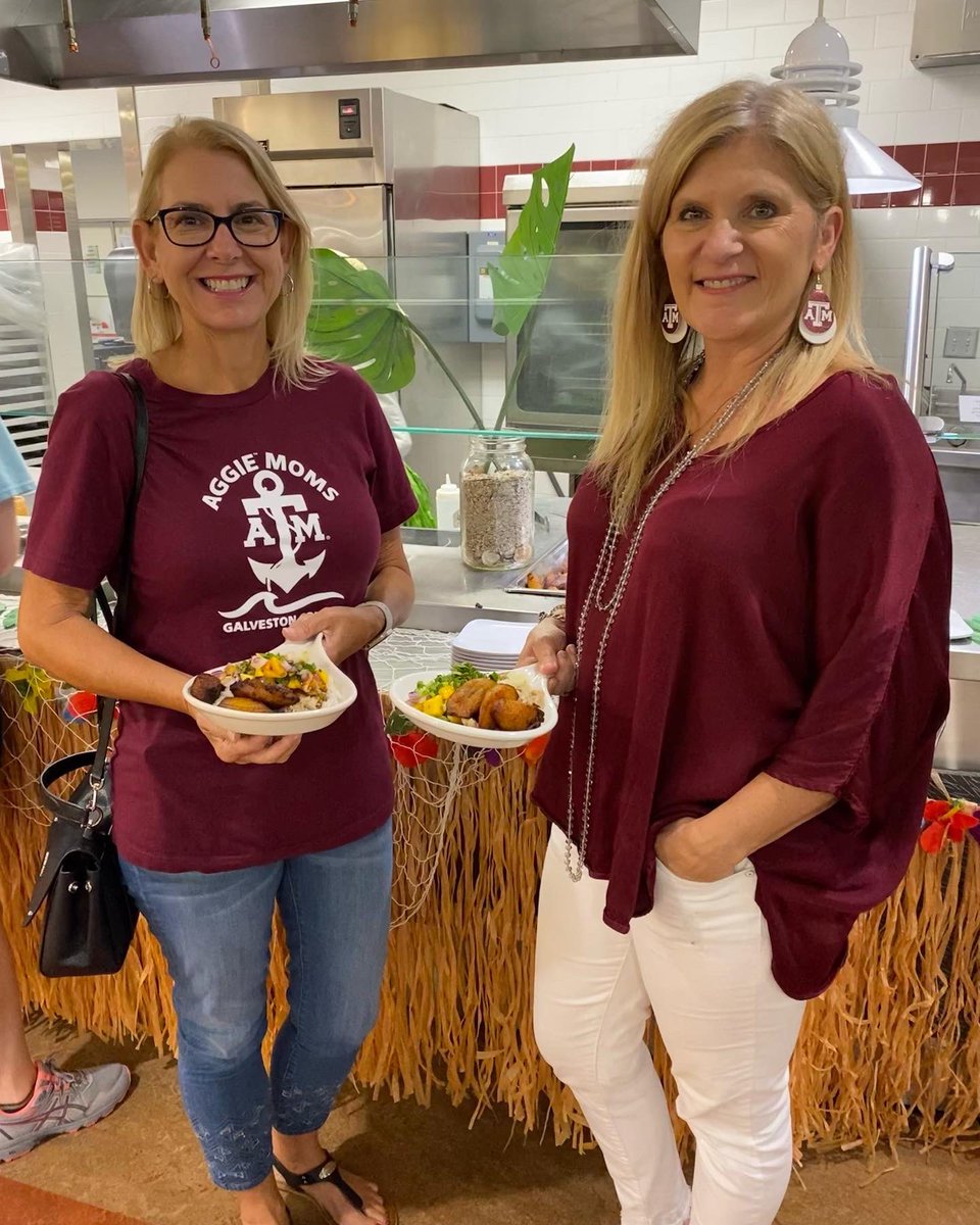 seaaggiedining's tweet photo. We loved seeing students, faculty, staff and guests enjoying the Island BBQ lunch event in Captains Landing yesterday! 🥰 🌴🥥🌺 https://t.co/eQJC7OuwYm