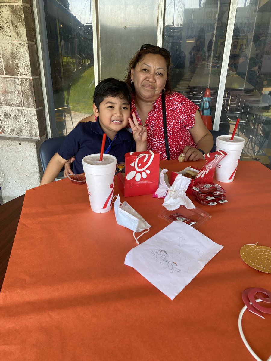 MrsDawnBuie's tweet photo. Check out all of our participants for Grandparent’s Day @PetersenTigers @SSaenzPhillips @ESO1_HISD @TeamHISD https://t.co/TVHiufr1gp