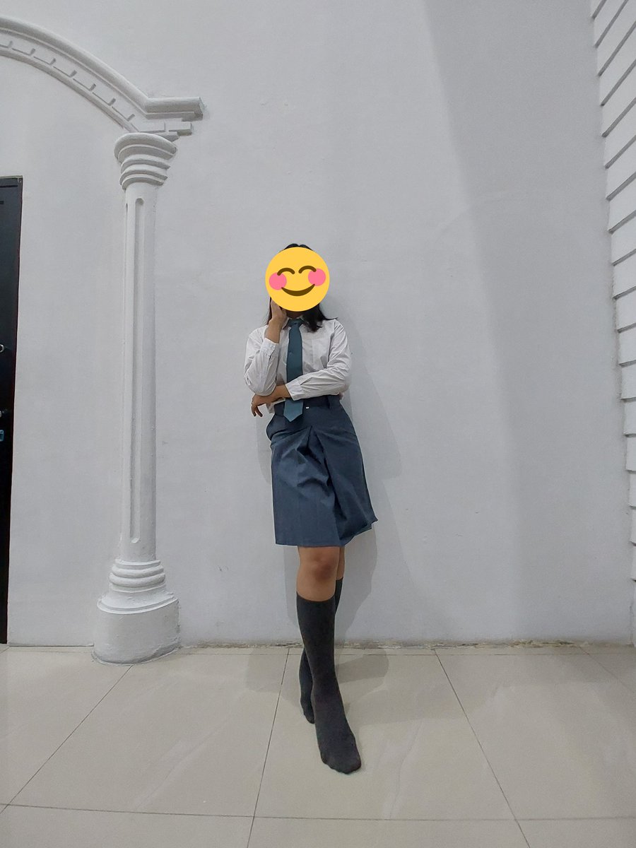 shmiaww's tweet photo. siapa yang mau disiksa sama anak SMA 😋 https://t.co/ZgwD68huia