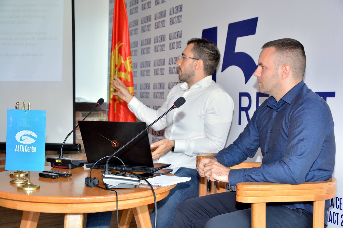dfcmedotme's tweet photo. ➡️ Drugog dana REACT-a (@ALFACentarNK) predavanje je imao i naš kolega @imilanjovanovic, koji je govorio o dezinformacijama, društvenim mrežama i načinima kako (p)ostati otporan. https://t.co/rzmVY6MmjR