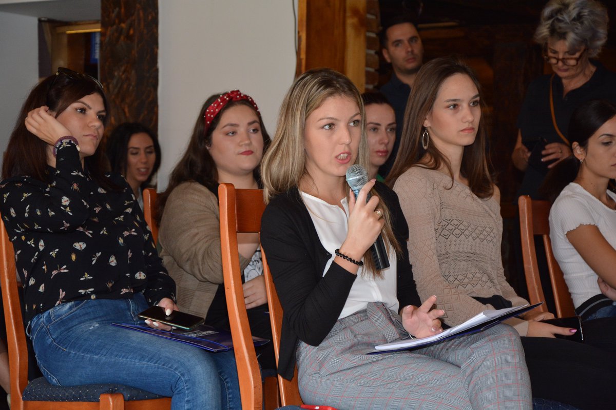 dfcmedotme's tweet photo. ➡️ Drugog dana REACT-a (@ALFACentarNK) predavanje je imao i naš kolega @imilanjovanovic, koji je govorio o dezinformacijama, društvenim mrežama i načinima kako (p)ostati otporan. https://t.co/rzmVY6MmjR
