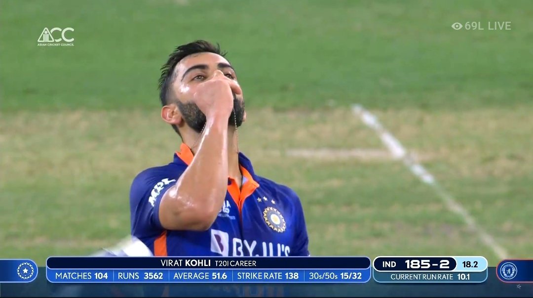 iam_milidas's tweet photo. Finally king is back #ViratKohli𓃵
#KingKohli https://t.co/elLoAzfs84