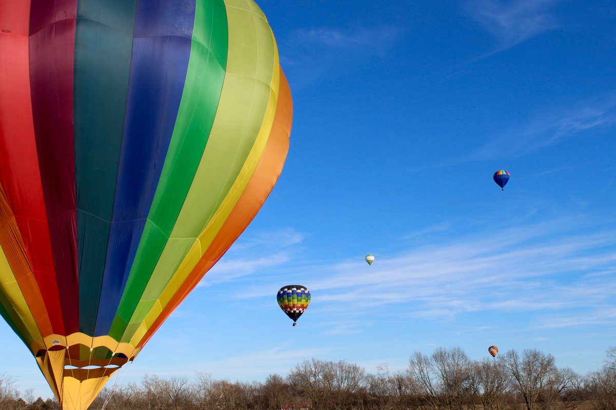 RobllerWines's tweet photo. Drink wine, listen to live music and enjoy great views of New Haven's balloon race at this year's Tunes for Balloons at Röbller Vineyard on Saturday, September 24. Performance by Mike Aperion 3, 1-5 p.m. Lawn chairs, pop-ups and blankets welcome. https://t.co/i2fIIkYPG2
#mowine https://t.co/HdX8niADnK