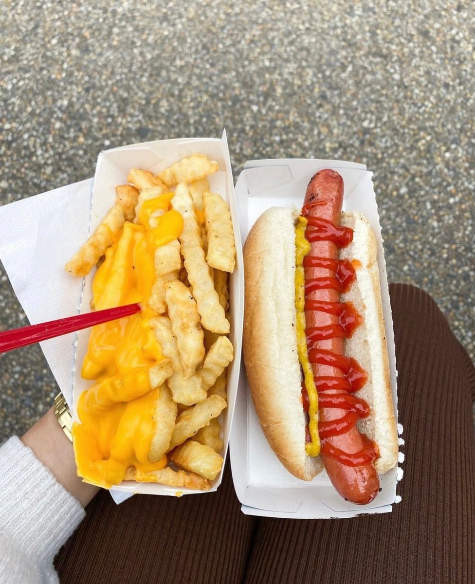 ShopsatMIA's tweet photo. Grab a Coney Island legend right here in Miami. Nothing beats an @originalnathans hot dog with a side of crispy crinkle-cut fries. 🌭📍 @iflymia South Terminal by Gate H9.

Skip the line and Visit https://t.co/qIGLwWSQBA to start ordering now. #MIA2GO https://t.co/wAl2F4LaKI