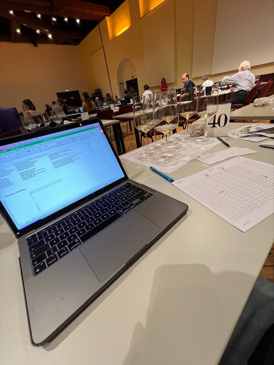 SommGrapes's tweet photo. The last 2 days I spent at Grafenegg for the ÖTW - Österreichische Traditionsweingüter , Leithaberg & Eisenberg DAC Single Vineyard Summit. Tasting Notes Coming Soon!
#ötw #riesling #grünerveltliner #leithaberg #eisenberg #blaufrankisch https://t.co/il1ot0F7So