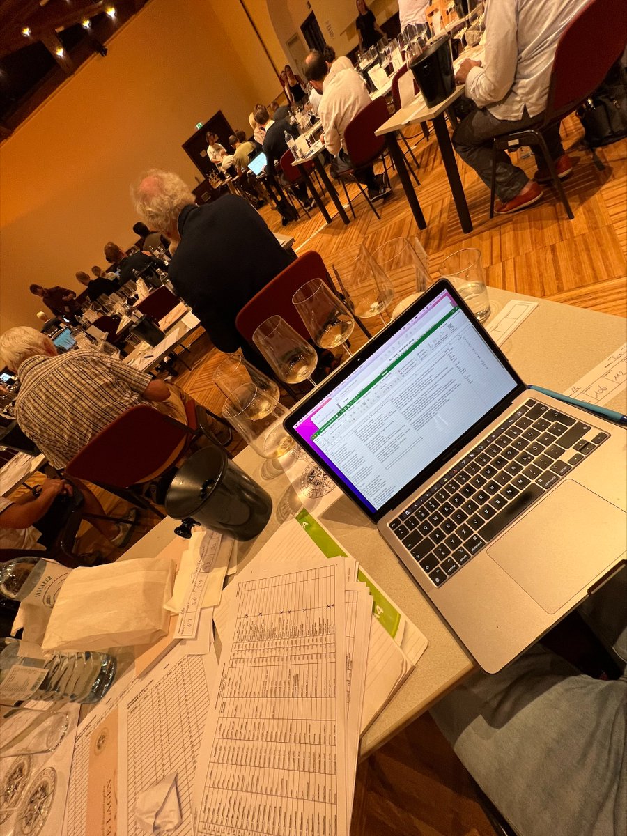 SommGrapes's tweet photo. The last 2 days I spent at Grafenegg for the ÖTW - Österreichische Traditionsweingüter , Leithaberg & Eisenberg DAC Single Vineyard Summit. Tasting Notes Coming Soon!
#ötw #riesling #grünerveltliner #leithaberg #eisenberg #blaufrankisch https://t.co/il1ot0F7So