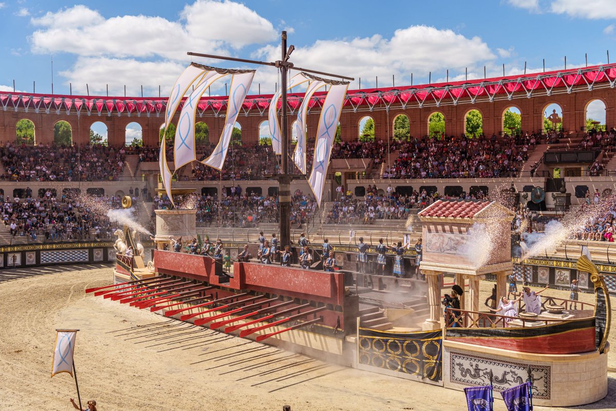 PuyduFou's tweet photo. Qui n’a pas encore vu le nouveau « Signe du Triomphe » et devrait ABSOLUMENT le voir ? 😉
© Martin Sylvos
#PuyduFou #SigneduTriomphe #Spectacle https://t.co/785AF0RaO0