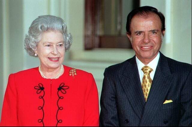 menemista's tweet photo. Su majestad junto a la reina Isabel https://t.co/ygwM8vLC1G
