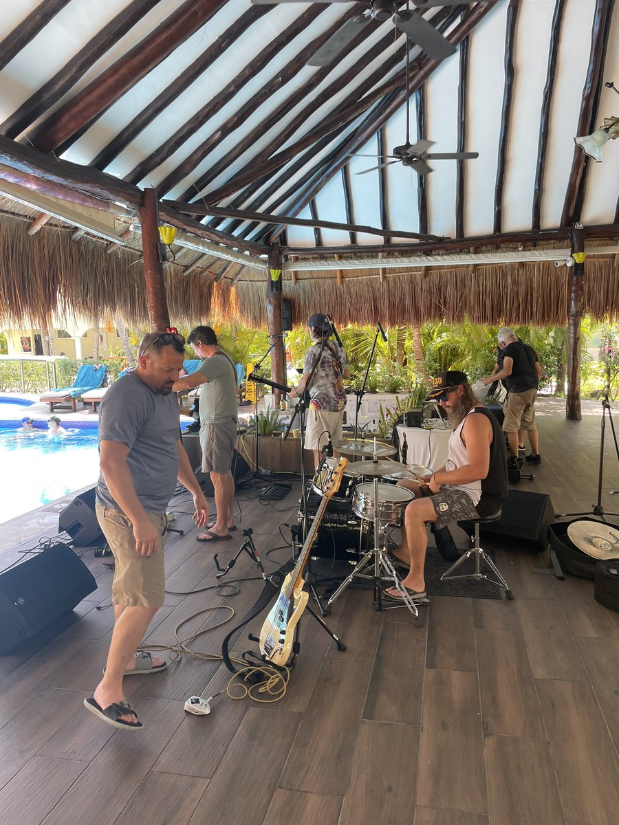 Sound check with these fellas @RamonRoblesJr  @annieschex @MichaelBerrySho  @ElDoradoResorts #eldoradoroyale