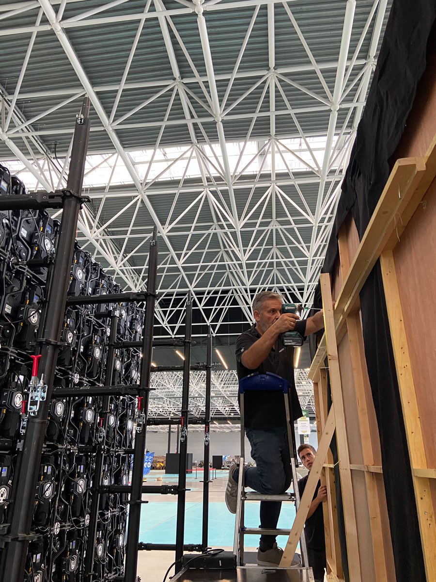 Master_Films's tweet image. Derniers préparatifs au #parcdesexpositionstoulouse du stand #Babieca 🤩

Création du décor et installation d'un mur Led 5x3m

#MasterFilms #salonautomotoclassic #MEETT #salon #toulouse #voituredecollection #auto #voitureancienne #voitureaucinema #vintagecar #BehindTheScenes