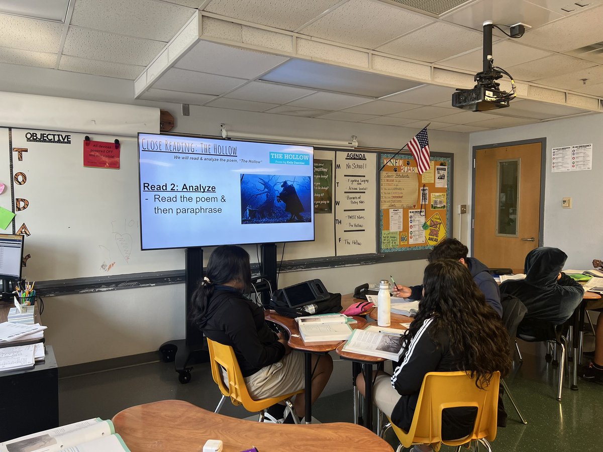 MsLilianOrozco's tweet photo. Close reading in action ✅
Ms. Potter modeling the strategy ✅
Using AVID strategies for writing in math ✅
Student choice in grouping ✅

No matter the content or class, Bowie Cubs are communicating what they’re learning! 💚 @IrvingBowie_MS #LearningGrowingAchieving https://t.co/WmGmsOmgNr