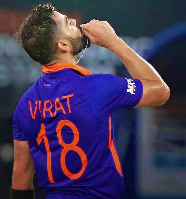 Meet_Tagadiya's tweet photo. The 71st is here!!! And yeah the king is back…@imVkohli 
#KingKohli https://t.co/DIJCdcS8lp
