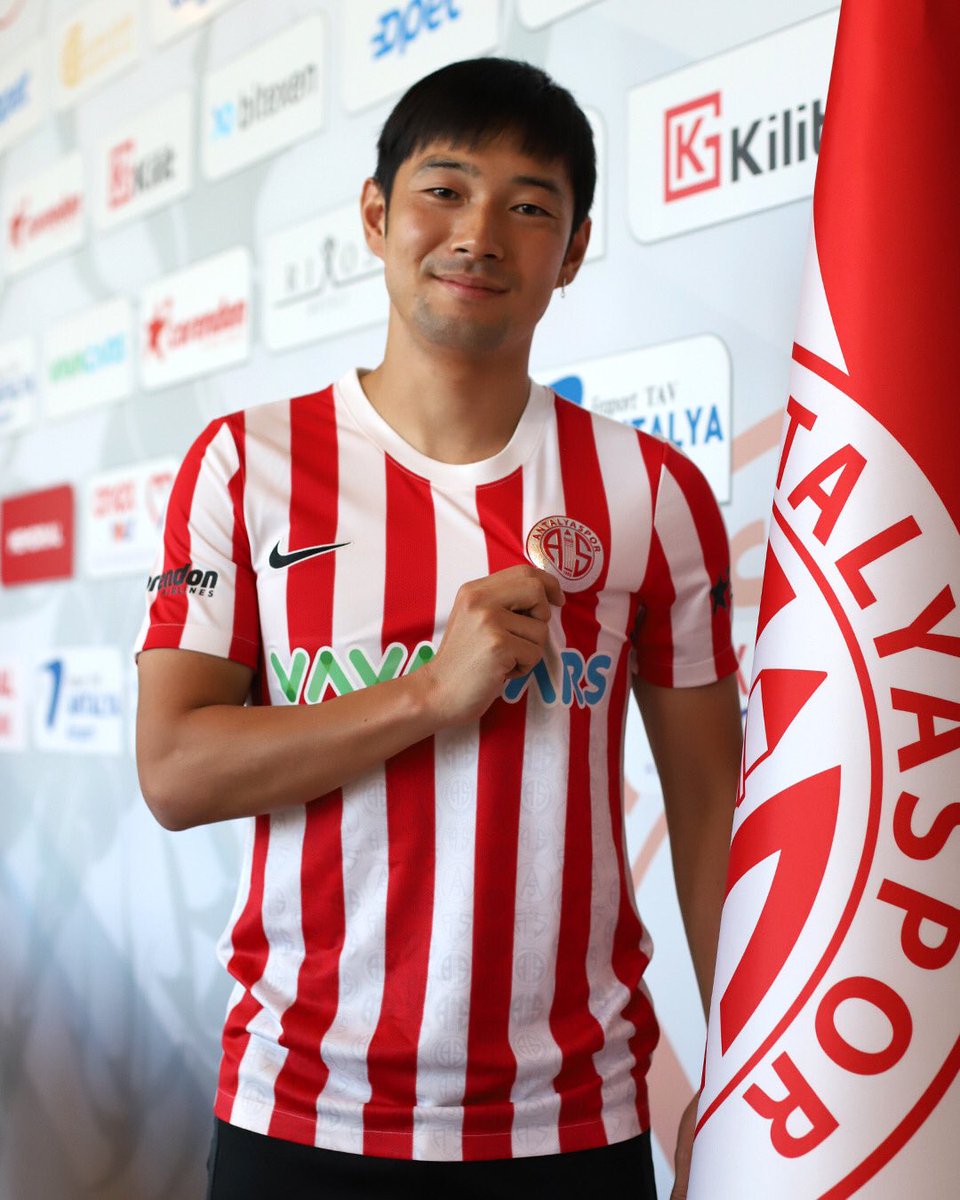 Antalyaspor's tweet photo. 🇯🇵 Hoş Geldin Shoya Nakajima

Kulübümüz Japon futbolcu Shoya Nakajima ile 2 yıllık sözleşme imzaladı. Futbolcumuza hoş geldin der, kırmızı-beyaz armamız altında başarılar dileriz. 

#FraportTAVAntalyaspor https://t.co/RDsqdxxISa