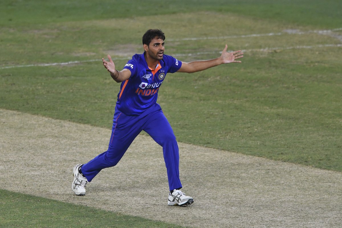 cricbuzz's tweet photo. Bhuvneshwar Kumar's first three overs
0 0 0 W 1 W
0 1 1 W 0 W
0 0 1 0 0 0

3-0-4-4 - Best figures for India in the powerplay #AsiaCup2022 #INDvAFG https://t.co/OZzEOVuJnW