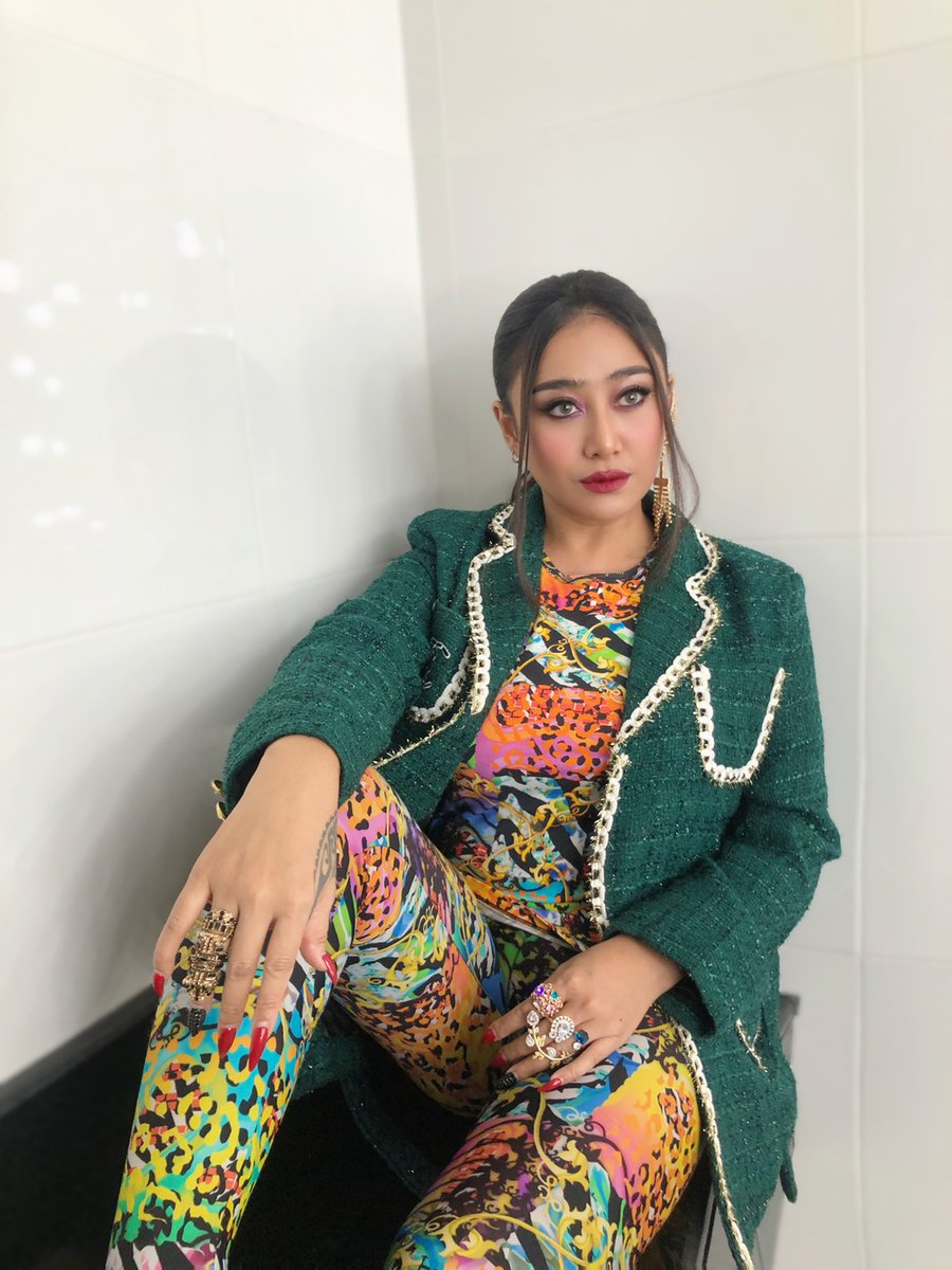Annmitchai's tweet photo. TV Talk of The town of Thailand Tonight with me Annmitchai and My Son Best Araya. https://t.co/NDZscBypBZ