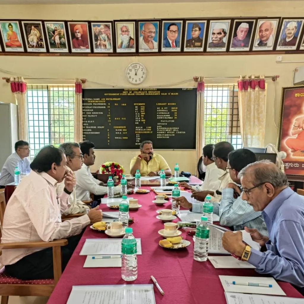 NanjangudMLA's tweet photo. ಇಂದು ಸಕಾ೯ರಿ ಪ್ರಥಮ ದಜೆ೯ ಕಾಲೇಜು, ನಂಜನಗೂಡು ಇಲ್ಲಿ ಕಾಲೇಜು ಅಭಿವೃದ್ಧಿ ಸಮಿತಿಯ ಸಭೆ ನಡೆಸಿದೆನು.
#CollegeDevelopmentCommitee #Nanjangud
#FirstGradeCollege #Education https://t.co/eyf53NqMnt