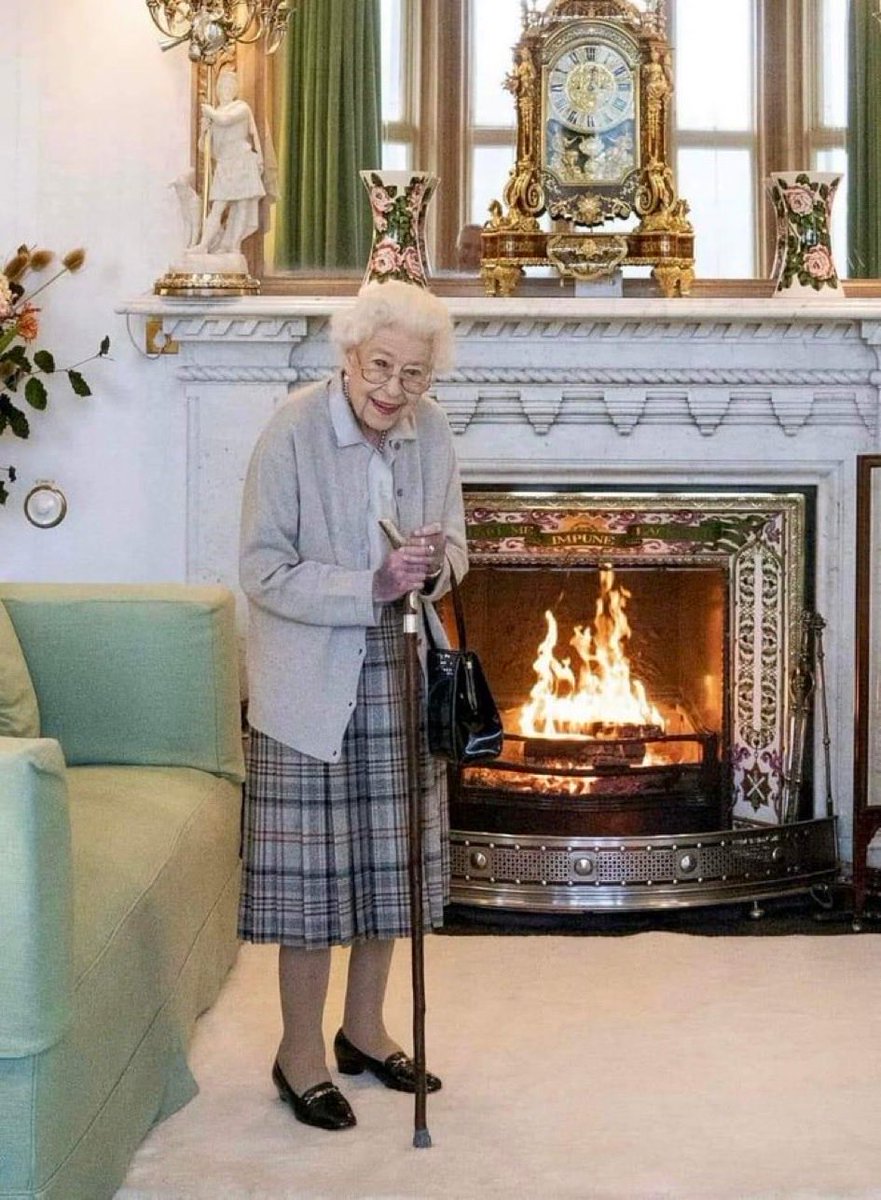 God Save The Queen 🇬🇧😢 x