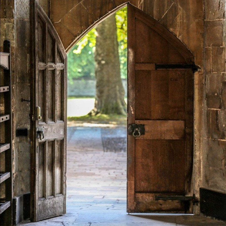 WinchesterHods's tweet photo. Missed out on of the fantastic Winchester College tours? You're in luck - some more tickets have been released. Also, new to this year, there are four talks on a range of #AstoundingInventions topics you won't want to miss out on:

🏏Winchester Colleg… https://t.co/ISAoz16kml https://t.co/nSByQrNXf1