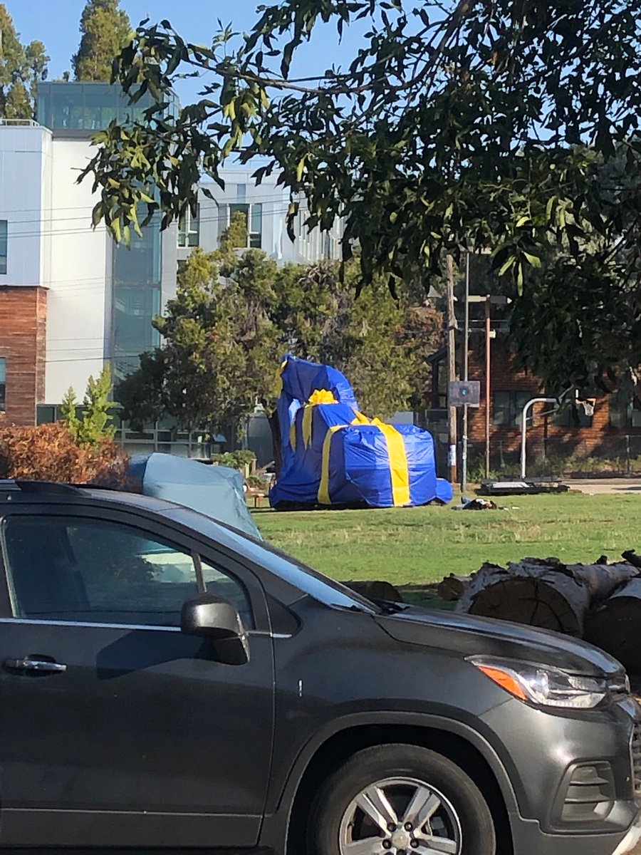 GregMargida's tweet photo. POV: You witness one of the “aggravated assaults” at #PeoplesPark that UC Berkeley police keep warning students about…they gift-wrapped the backhoe 😂 😭 https://t.co/i1HZWOFnSV