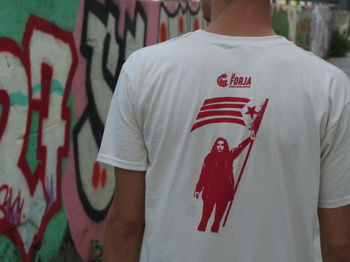 👀 Us presentem la nostra samarreta per aquest #11Setembre, us agrada?

📍La podreu aconseguir el dia 11 a la nostra paradeta situada al Fossar de les Moreres (BCN) o comprar-la a través de la nostra nova botiga en línia 👉 laforja.cat/botiga

#IndependènciaÉsRevolució