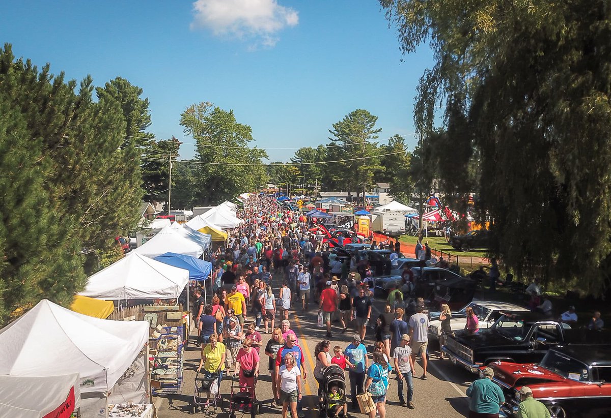 ThinkDunes's tweet photo. @PureMichigan Check out the Apple BBQ Festival this weekend in Silver Lake.  BBQ, entertainment, huge craft fair, car show, kids activities &amp; more! 😋 #ThinkDunes #PureMichiganChat https://t.co/Eejt72N78C