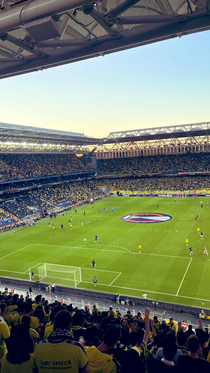 kral_tuz's tweet photo. Hayat SarıLaci @Fenerbahce https://t.co/O1aq82NEQW