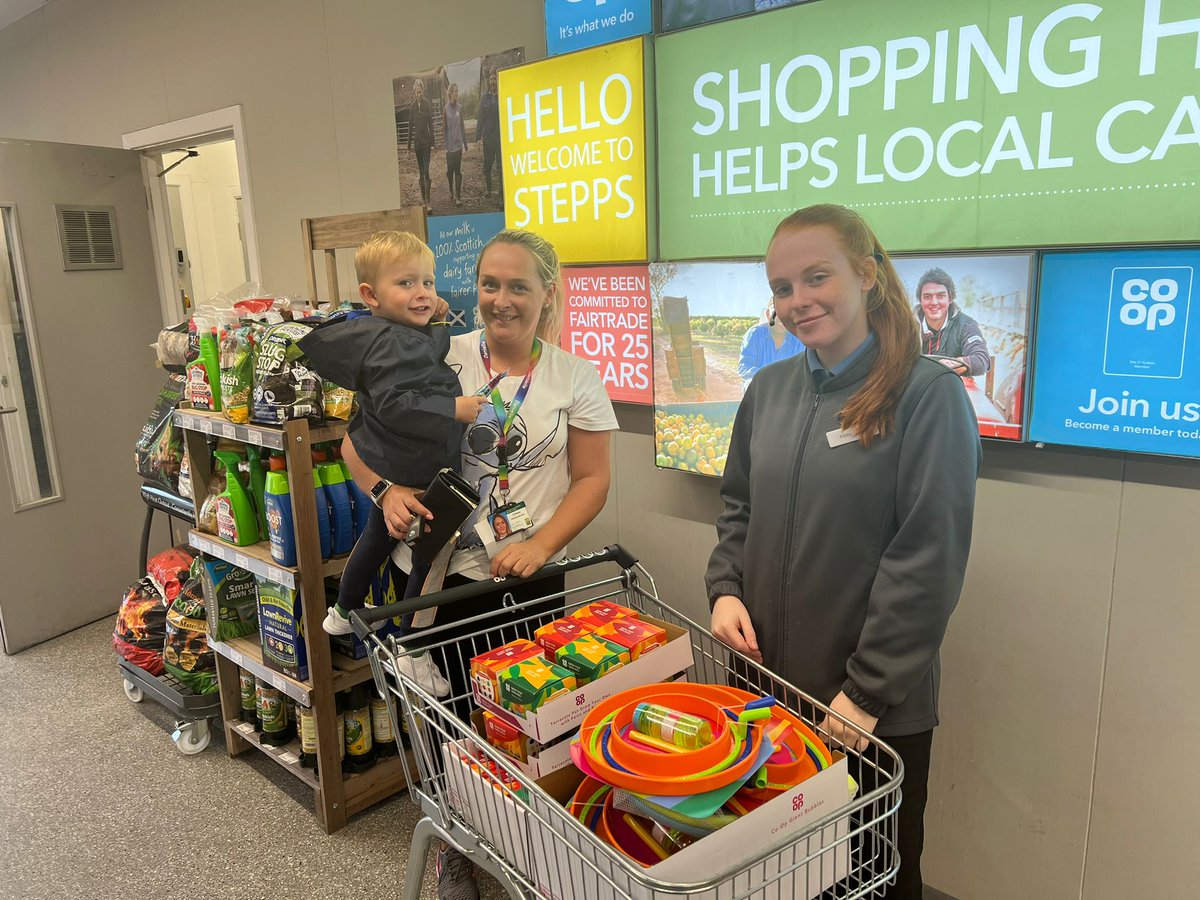IslaMcMillan1's tweet photo. Team Stepps donating some outdoor activities and planting kits for the kids at @elmcroftnursery. Great way for the kids to learn about sustainability 😍. #Itswhatwedo @JackieBakerCoOp @peterpalm18 https://t.co/YYOJiYVg9R