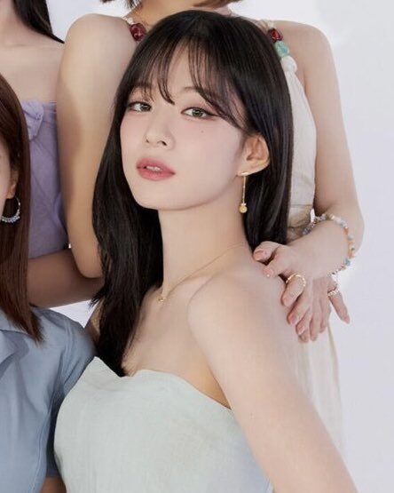 lee chaeyoung pics tweet media