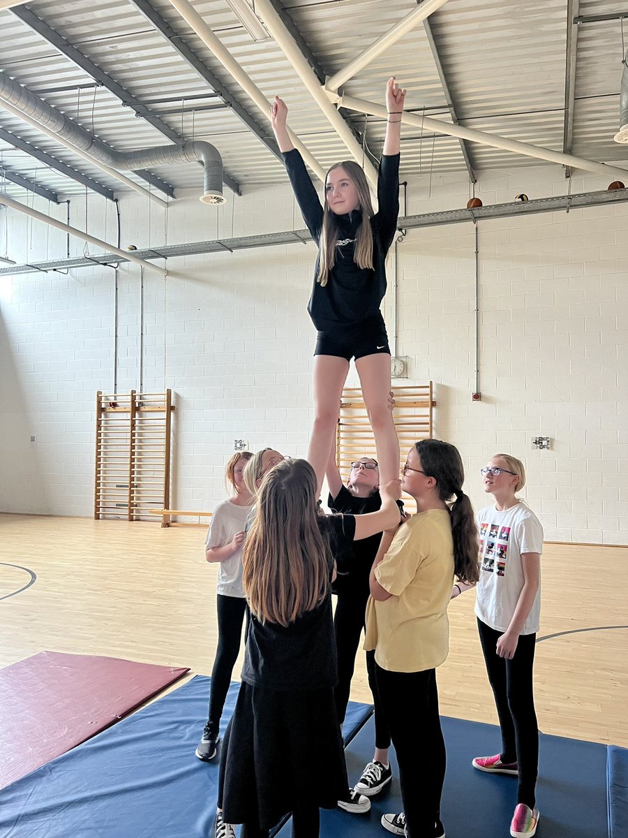 Practicing some stunting at cheer club tonight 😊 <a href="/BraesPE/">BraesPE</a> <a href="/BraesHigh/">Braes High School</a> #bepartofit