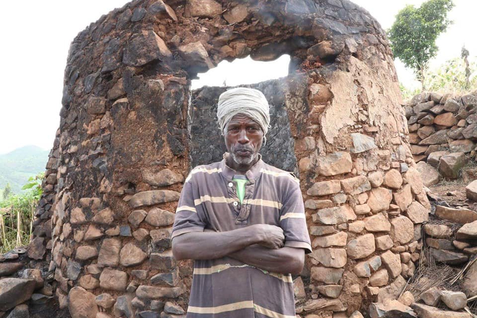 amorawwub's tweet photo. #TPLFisTerroristGroup invaded #Amhara region for z third time wth the pretext of breaking z self-imposed seige. But, what they did is burning down house of Amhara civilians, looted thier proprties, killed thier animals & destroyed their livelihoods
#AmharaUnderAttack #WaronAmhara https://t.co/jPdAsEv11l