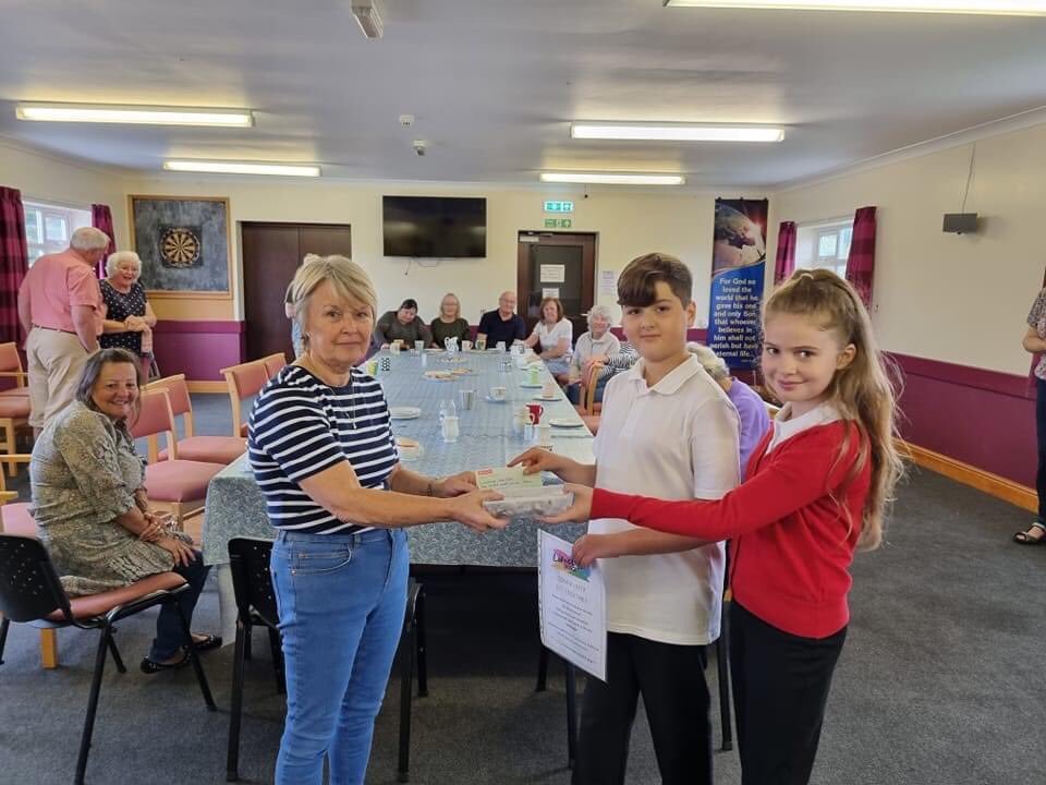 tara_jay's tweet photo. Belle &amp; Riley raised a whopping £400 at their fundraiser for the youth club building and food bank!!! @HP_LifestyleYET @PCSODarrenB #soproud #lifestylechallenge2022 https://t.co/t9jfPatMpH