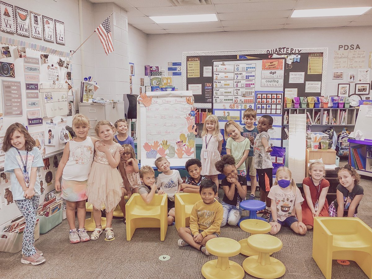 WonderfulRoom18's tweet photo. We finished Our Class Promise today and I have to take a second to brag about this AMAZING group of learners this year! These ss come every day ready to bring their best!! We also have a lot of FUN!! https://t.co/FGkzocpQlE