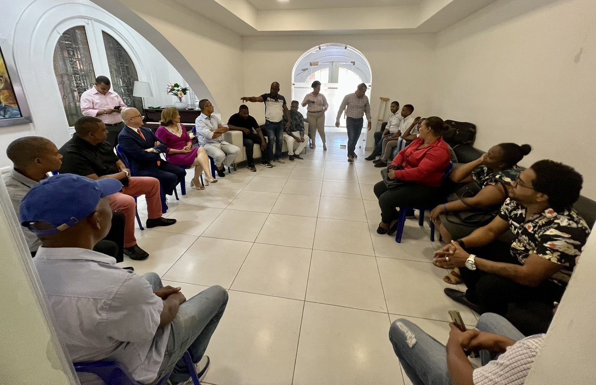 EnlaceDigitalDo's tweet photo. Regidor Leonardo Díaz reafirma su compromiso con Francisco @DominguezBrito, con él se suman varios presidentes de comités de bases de Madre Vieja Norte, San Cristóbal.

Trabajando ¡Sin distracciones!

¡El 16 de octubre VOTA 3!
#Vota3 #FranciscoPresidente https://t.co/CZA4pec887