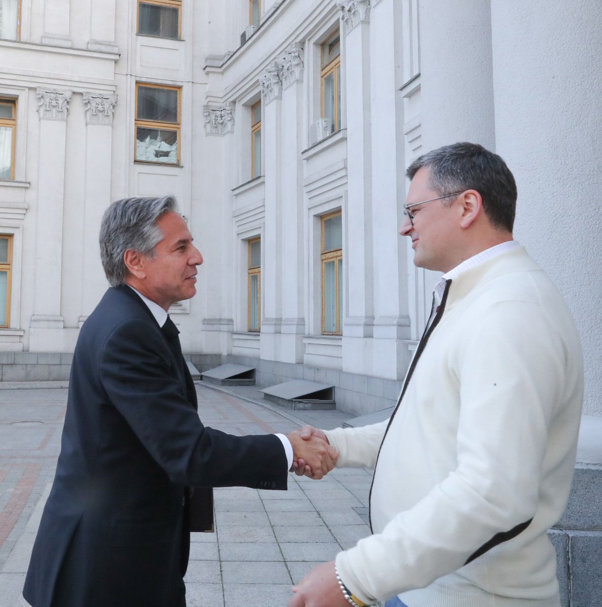 SecBlinken's tweet photo. Always good to see my friend @DmytroKuleba. We discussed steadfast U.S. support to Ukraine, holding Russia accountable for atrocities committed, and how we can increase costs to Russia with our allies and partners. https://t.co/yn6tvNwWra
